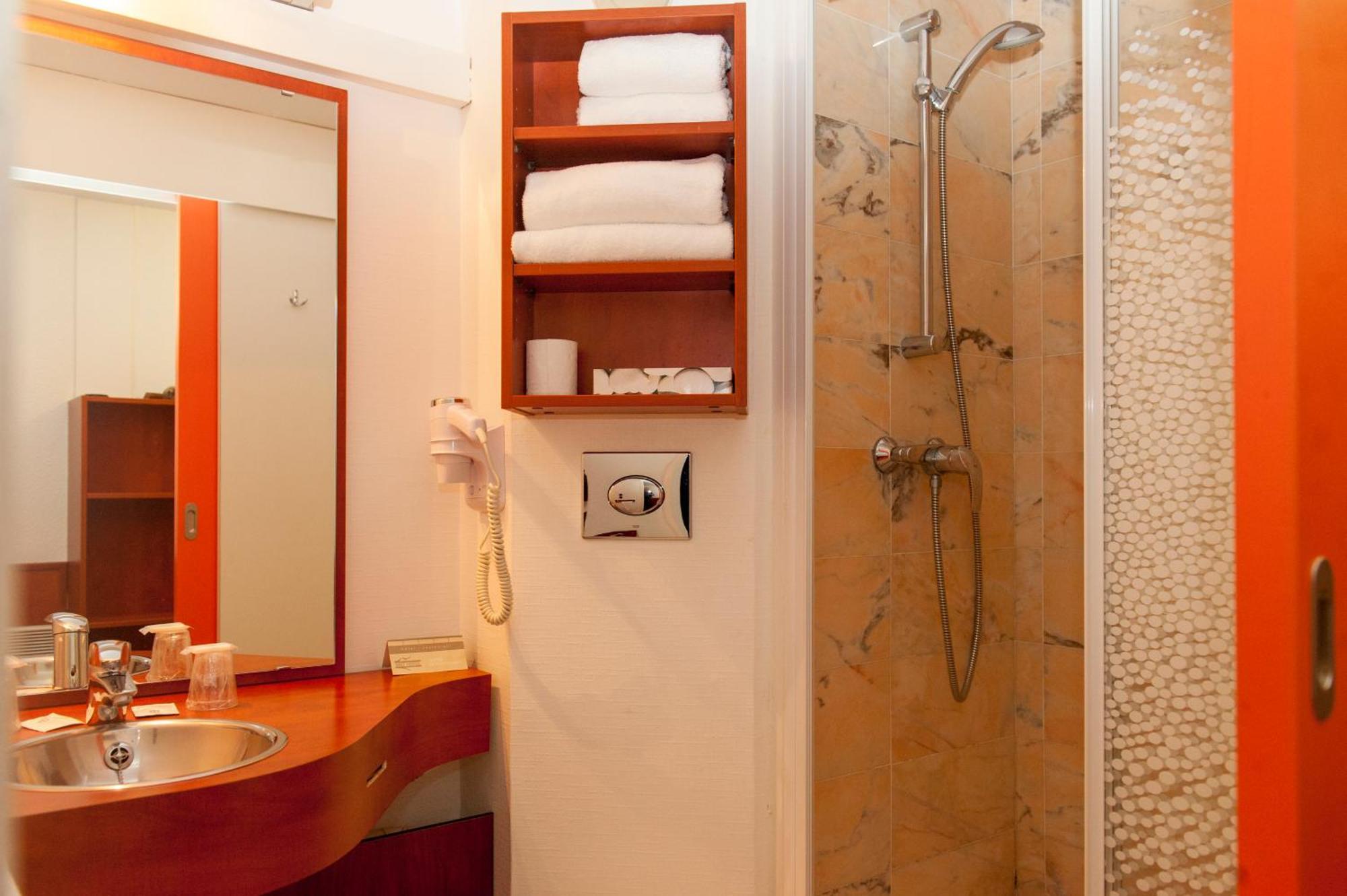 Brit Hotel Agen - L'Aquitaine Le Passage  Bagian luar foto